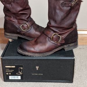 Frye Veronica short 8.5